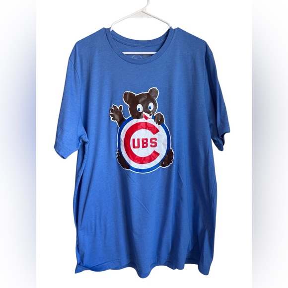The Obvious Shirts Other - Chicago Cubs Bear Graphic T-Shirt